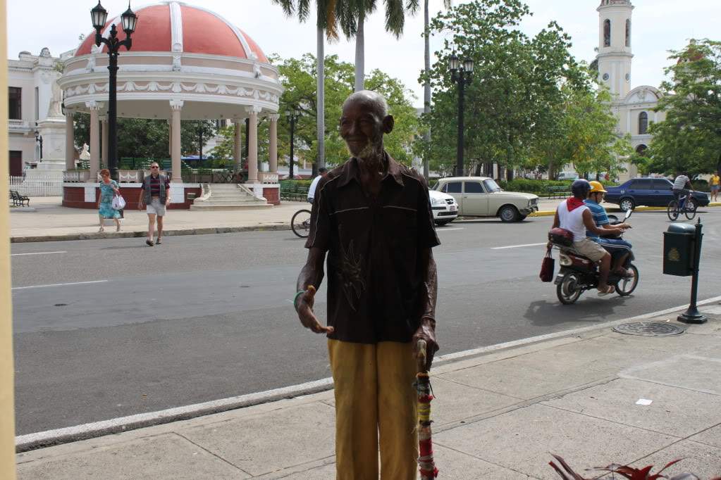 ai910.photobucket.com_albums_ac306_Correia69_Cienfuegos_20__20Cuba_FERIASEMCUBA2011301.jpg