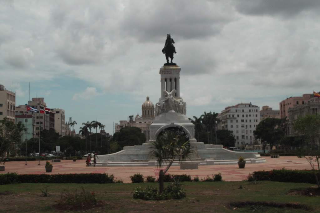 ai910.photobucket.com_albums_ac306_Correia69_HAVANA_FERIASEMCUBA2011212.jpg