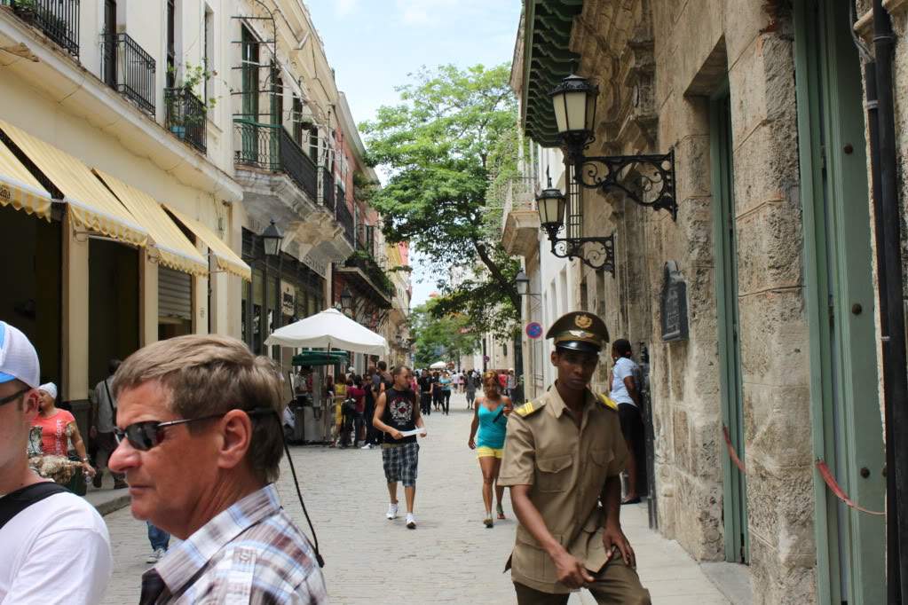 ai910.photobucket.com_albums_ac306_Correia69_HAVANA_FERIASEMCUBA2011224.jpg