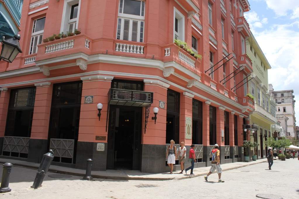 ai910.photobucket.com_albums_ac306_Correia69_HAVANA_FERIASEMCUBA2011243.jpg