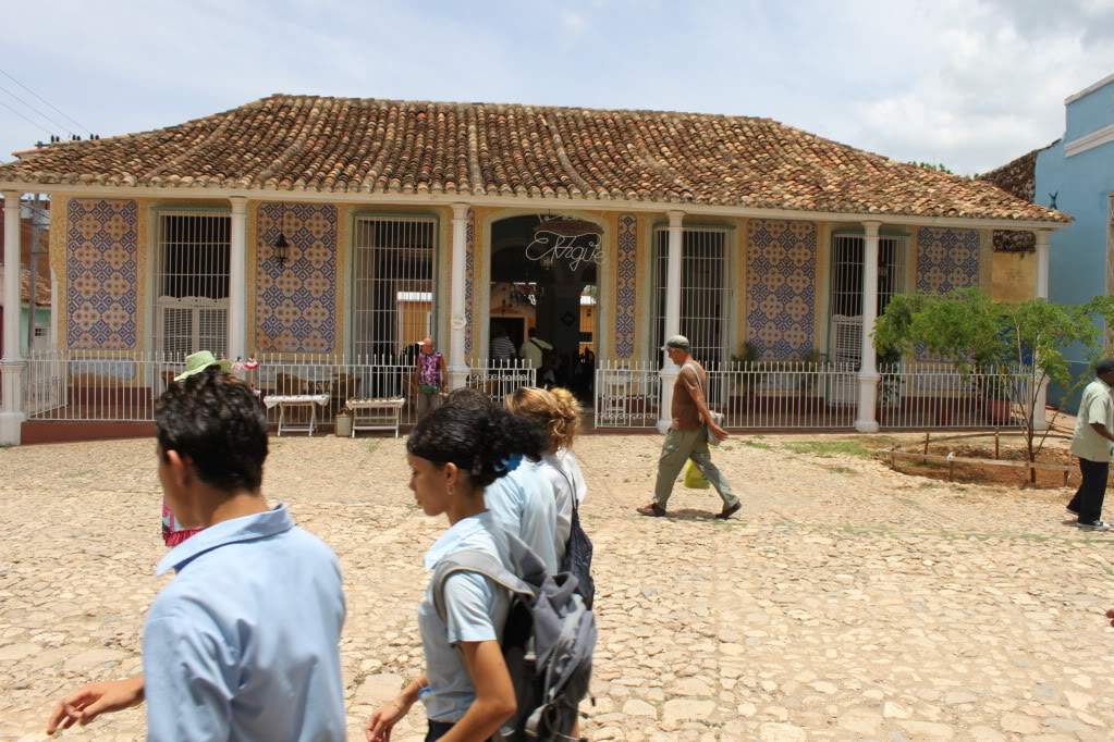 ai910.photobucket.com_albums_ac306_Correia69_TRINIDAD_FERIASEM87587fc4029081d7366049d1f77ba67e.jpg