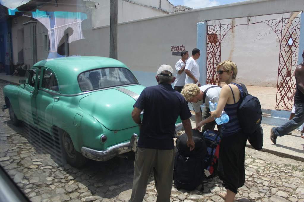 ai910.photobucket.com_albums_ac306_Correia69_TRINIDAD_FERIASEMc41109d87a36a1b37917397b915951ef.jpg