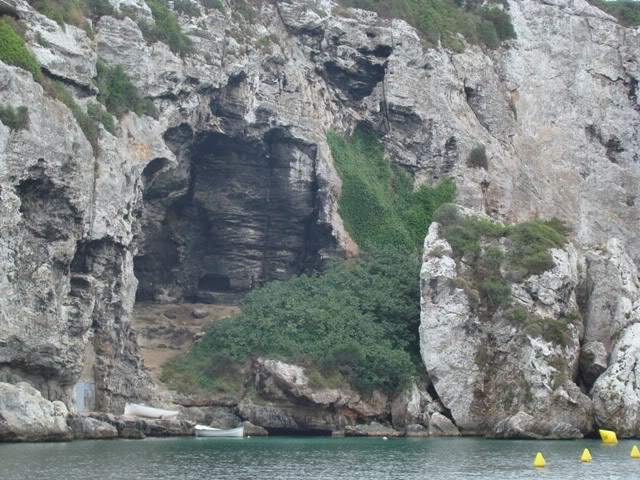 ai931.photobucket.com_albums_ad152_martav_menorca_202009_calacovesgrutas.jpg