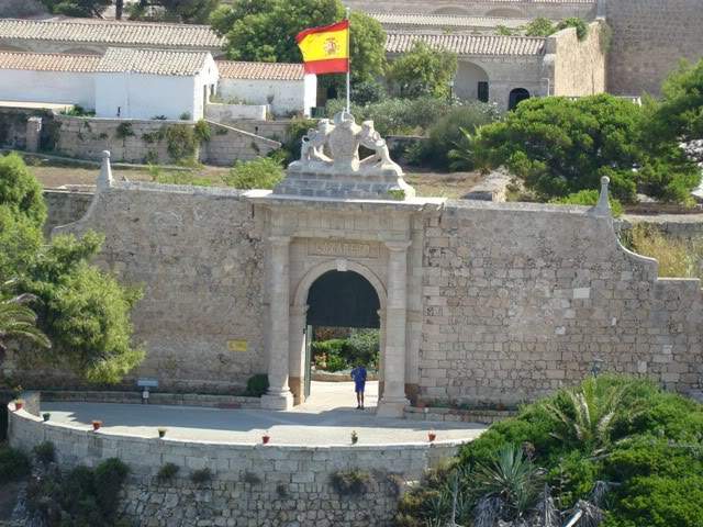 ai931.photobucket.com_albums_ad152_martav_menorca_202009_lazareto.jpg