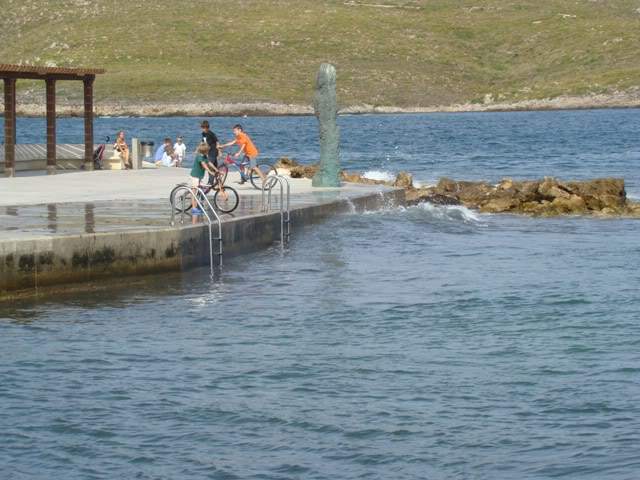 ai931.photobucket.com_albums_ad152_martav_menorca_202009_piscinanorte.jpg