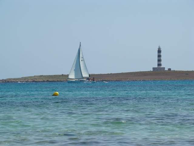 ai931.photobucket.com_albums_ad152_martav_menorca_202009_puntaprimabarco.jpg