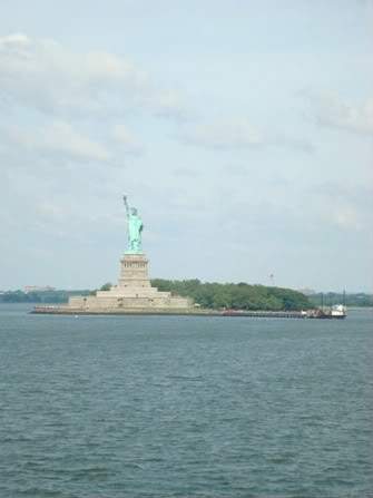 ai964.photobucket.com_albums_ae121_Ealvares_New_20york_StatueofLiberty.jpg