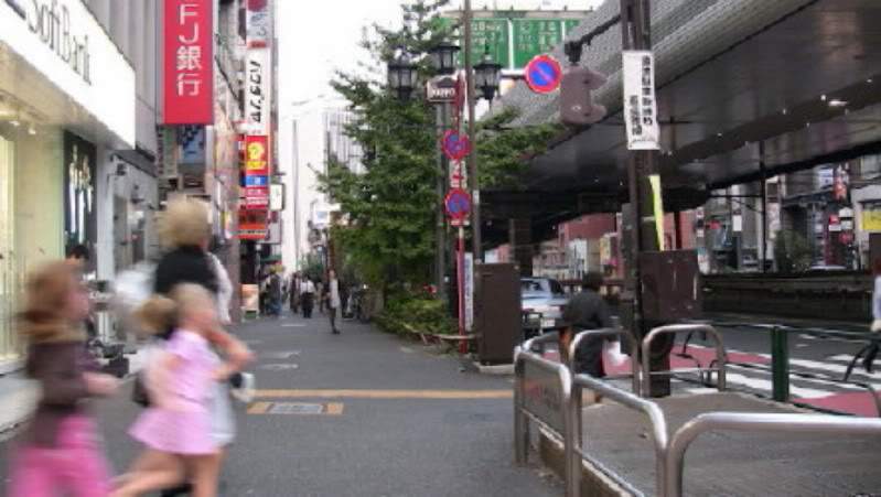 ai973.photobucket.com_albums_ae219_giovaniurtiga_Viagem_20ao_20Japao_24_Roppongi.jpg