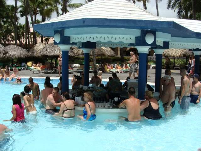 ai983.photobucket.com_albums_ae312_jokerPT_Punta_20Cana_202009_bar_piscina1640x480.jpg