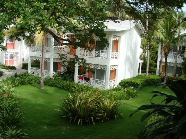 ai983.photobucket.com_albums_ae312_jokerPT_Punta_20Cana_202009_Bungallows640x480.jpg