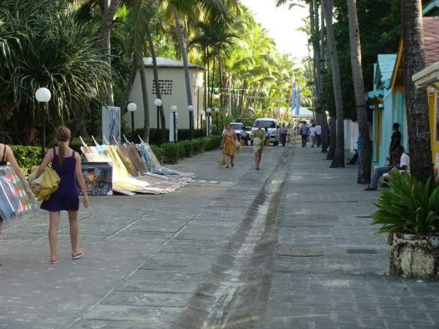 ai983.photobucket.com_albums_ae312_jokerPT_Punta_20Cana_202009_Calle_Caribena2640x480.jpg