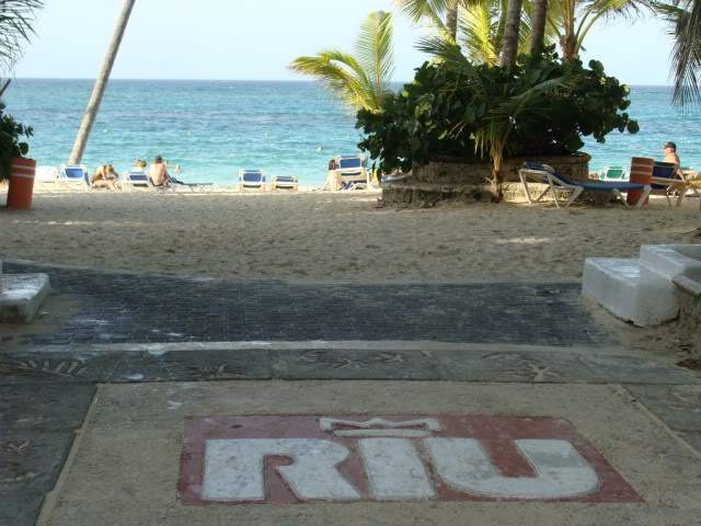ai983.photobucket.com_albums_ae312_jokerPT_Punta_20Cana_202009_Calle_Caribena3640x480.jpg