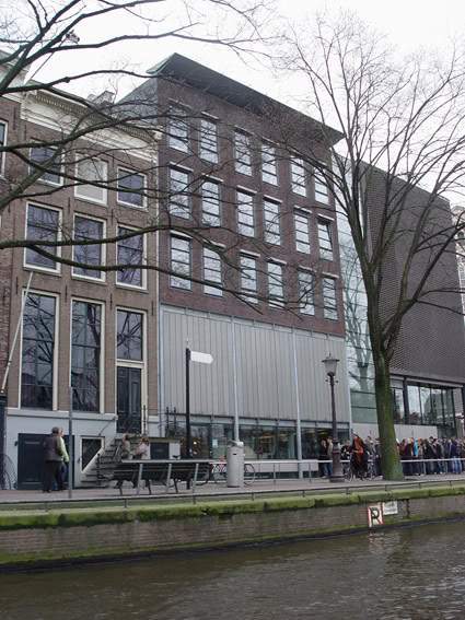ai991.photobucket.com_albums_af38_hydra_2009_ANNEFRANK.jpg
