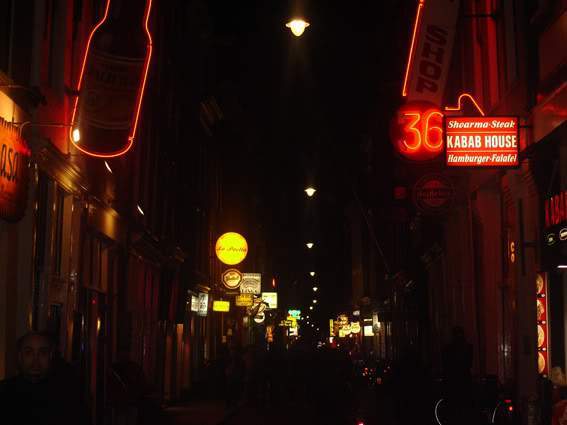 ai991.photobucket.com_albums_af38_hydra_2009_COFFEESHOPSTREET.jpg
