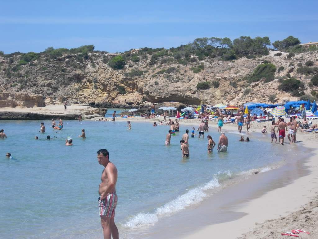 ai995.photobucket.com_albums_af77_Pedro_Reyes_Ibiza09058.jpg