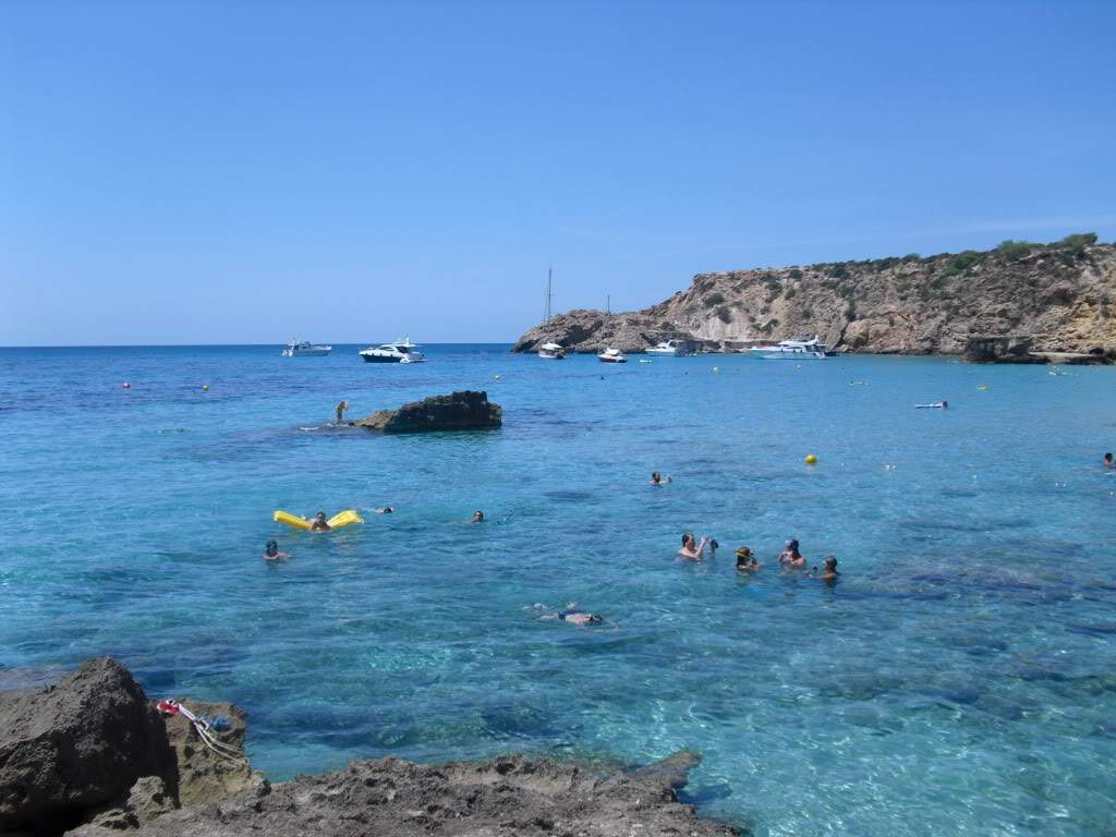 ai995.photobucket.com_albums_af77_Pedro_Reyes_Ibiza09066.jpg