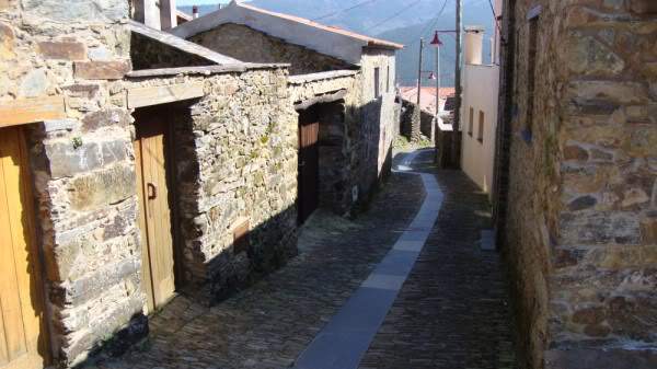 ai997.photobucket.com_albums_af98_deboraruben_Serra_20Lousa_DSC01364.jpg