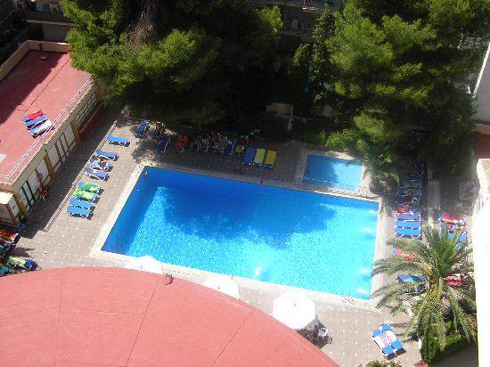 amedia_cdn.tripadvisor.com_media_photo_s_01_18_19_3e_piscina_vista_desde_la.jpg