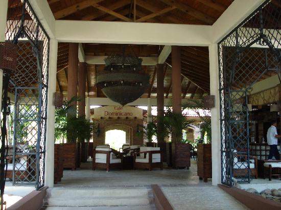 amedia_cdn.tripadvisor.com_media_photo_s_01_18_d6_33_dominican_cafe.jpg