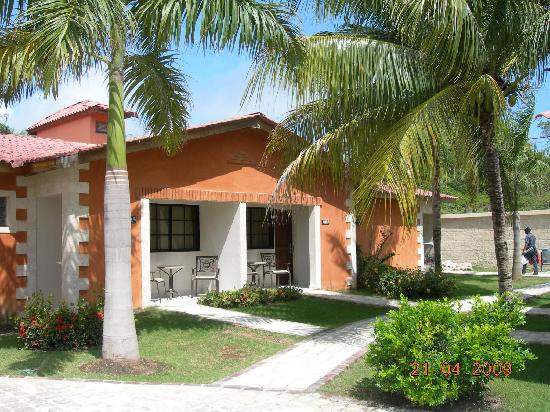 amedia_cdn.tripadvisor.com_media_photo_s_01_2a_79_81_section_villas.jpg
