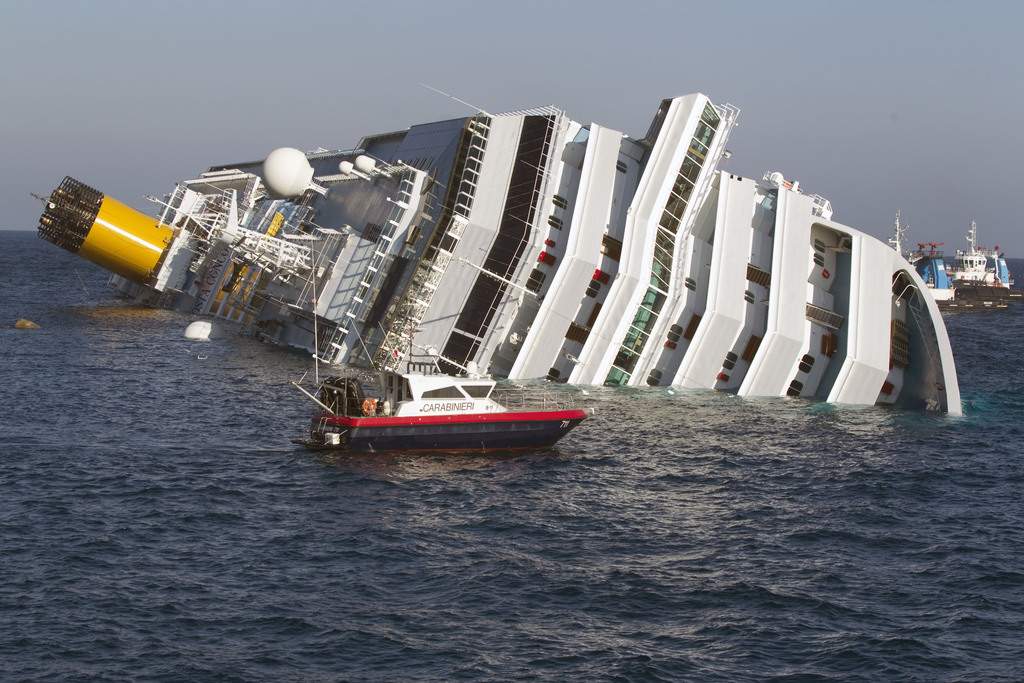awww.cruzeiros.com.pt_wp_content_uploads_2012_01_costa_concordia_naufragio_giglio.jpg