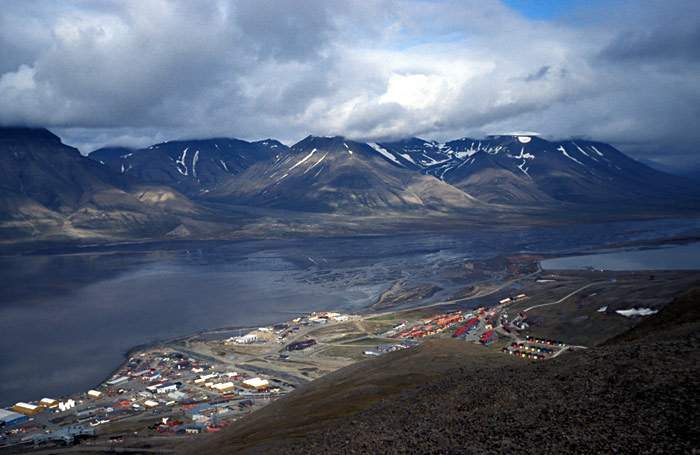 awww.paxgaea.com_images_Longyearbyen_Svalbard_Island.jpg