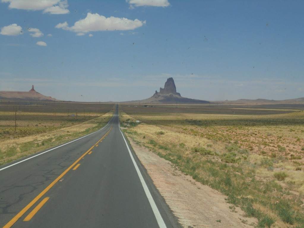 awww.pedropt.com_sonhosdooeste_wp_content_uploads_2014_11_17_MonumentValley_1024x768.jpg