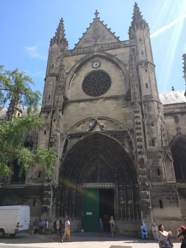 Eglise St Pierre.jpg