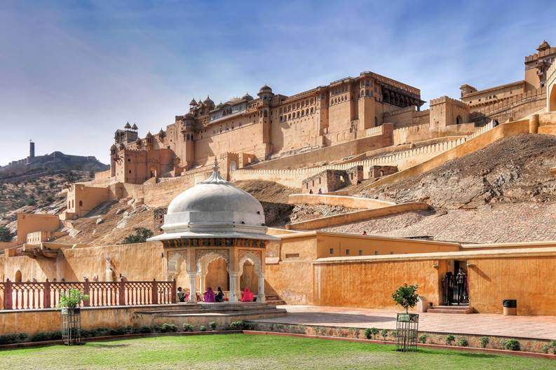india-jaipur-amber-fort-114396577.jpg