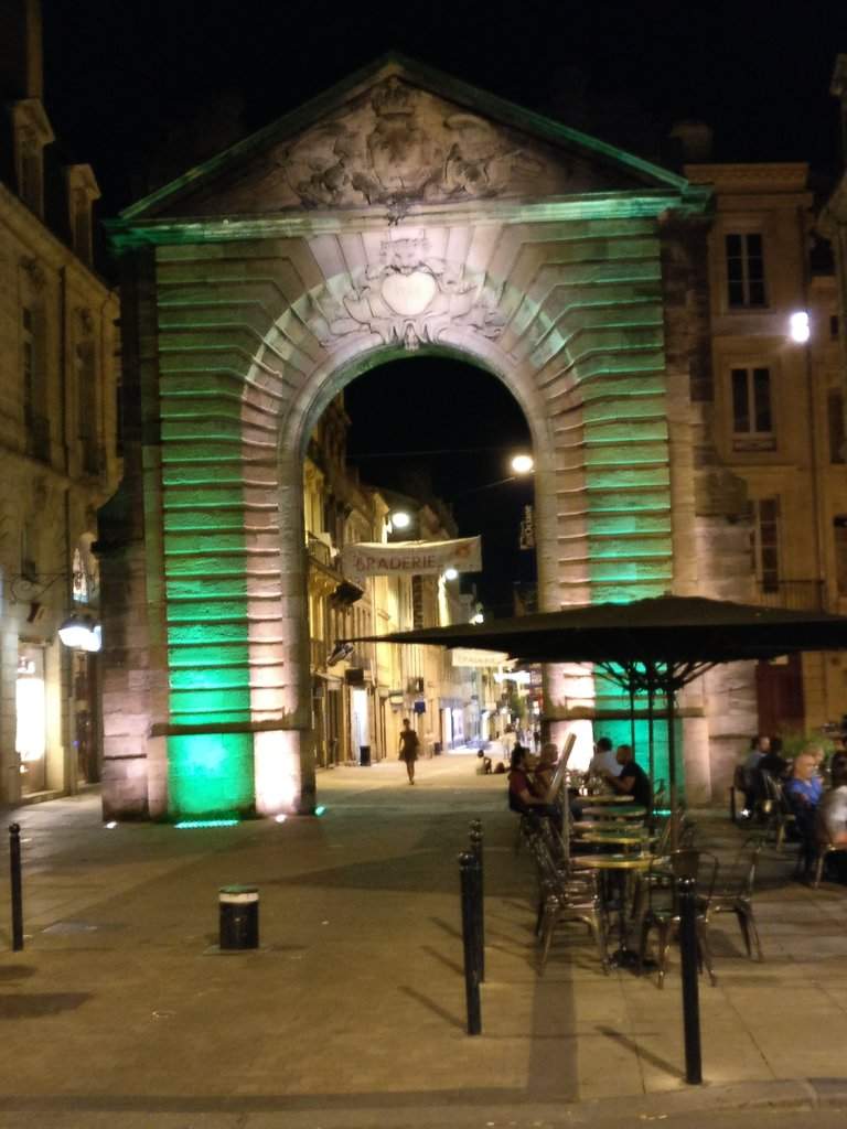 Porte Dijeaux 1.jpg