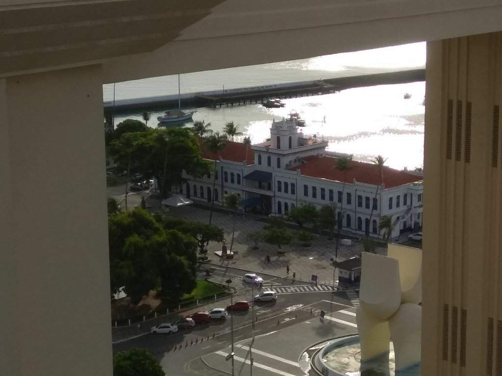 vista do elev Lacerda p bahia34934447_2116221518654918_6496201205578989568_o.jpg