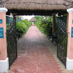 Entrada para praia do Riu Lupita