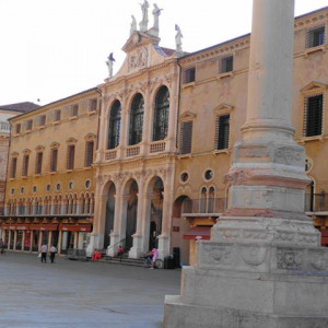 Piazza Dei Signori1