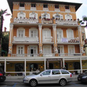 5DSC04358 Marsala Tita (rua) - Opatija.JPG