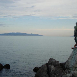 5DSC04383  Djevojka s galebom - Opatija 07.JPG
