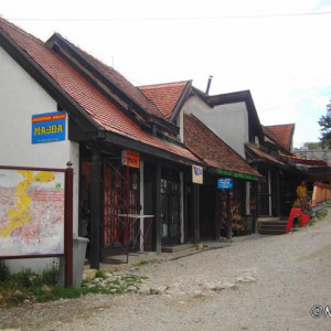 5DSC03627 Titova (rua)-Tesanj - Bósnia 02.JPG