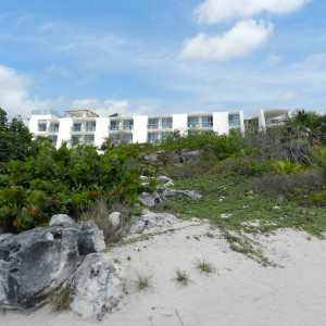 Praia e Edifícios do Riviera Maya