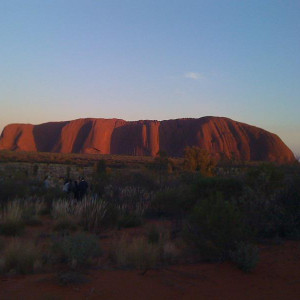 Uluru ao amanhecer