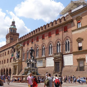 DSC02680Palazzo D’Accursiof [640x480]