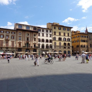 DSC02433PiazzaDellaSignora [640x480]