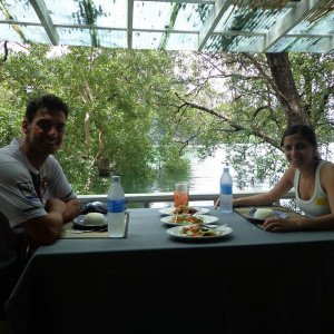 Depois de remar pelo mar, um merecido almoço