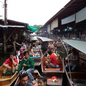 Mercado Flutuante em hora de ponta