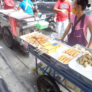 Comida á venda na rua Bangkok