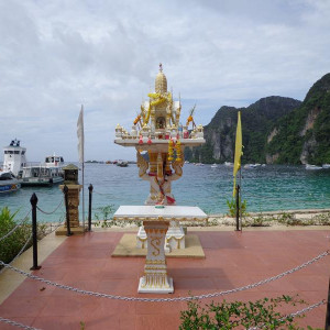 Pequeno templo nas Phi Phi
