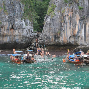 Ao largo de Maya Bay