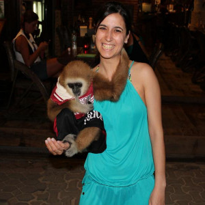 A Joana também quis pegar no macaco - Phi Phi