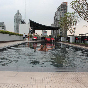 Piscina do Furama Silom Hotel