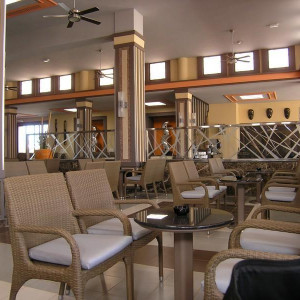 Lobby_BarEsq.JPG