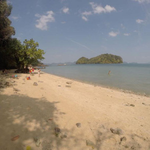 Pakbia Island (Hong Island)