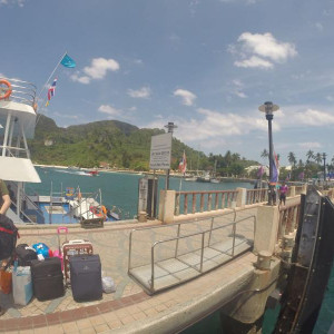 Chegada a Tonsay Pier de ferry (Phi Phi)